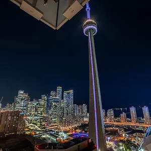Designer W/ Cn Tower View & Parking Appartement
