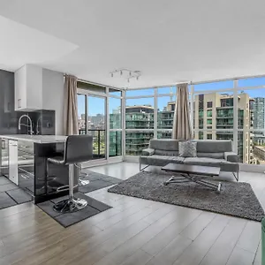Apartment 2 Bedroom With City Views With Free Parking And Pool, Toronto