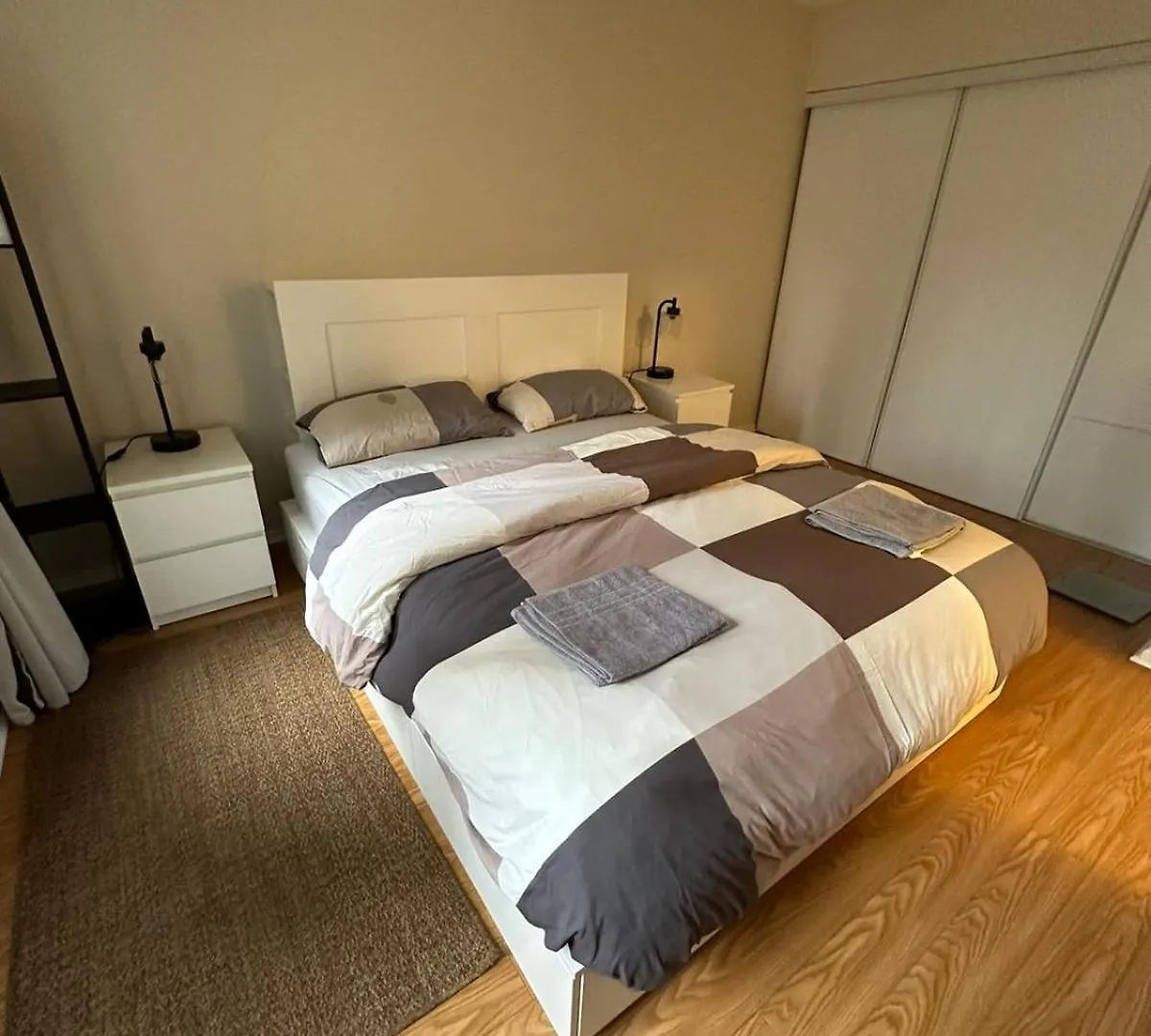 Apartment Best Location In Downtown- Walking To Eaton Centre, Nathan Phillips Square, Yonge-Dundas, Ikea,Transit Toronto Canada