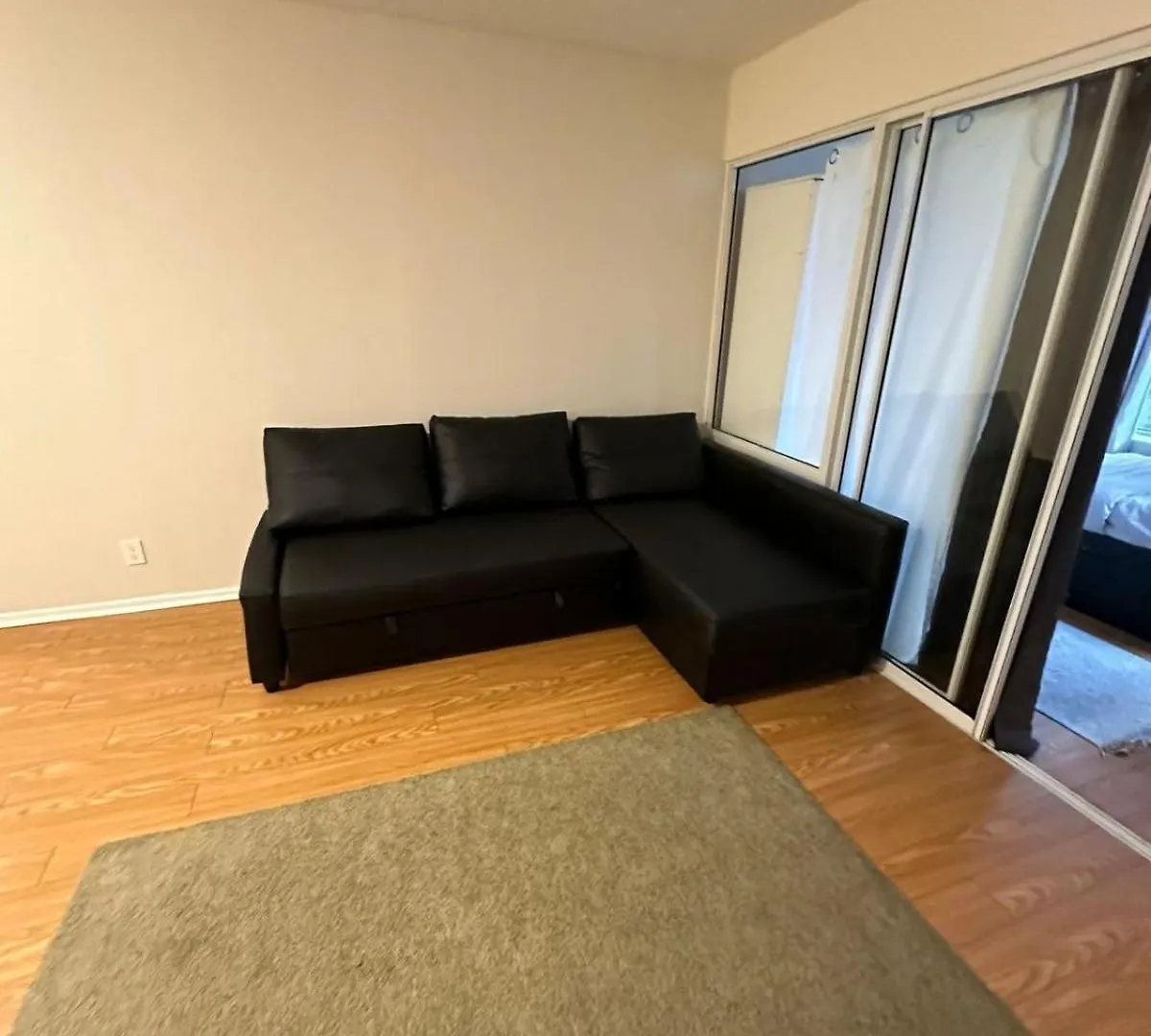 Best Location In Downtown- Walking To Eaton Centre, Nathan Phillips Square, Yonge-Dundas, Ikea,Transit Toronto Canada