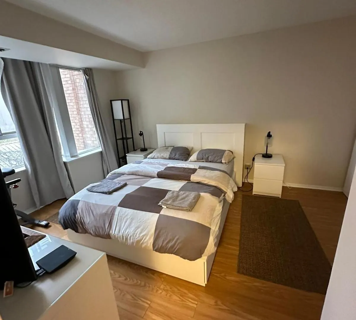 Best Location In Downtown- Walking To Eaton Centre, Nathan Phillips Square, Yonge-Dundas, Ikea,Transit Toronto 0*,  Canada