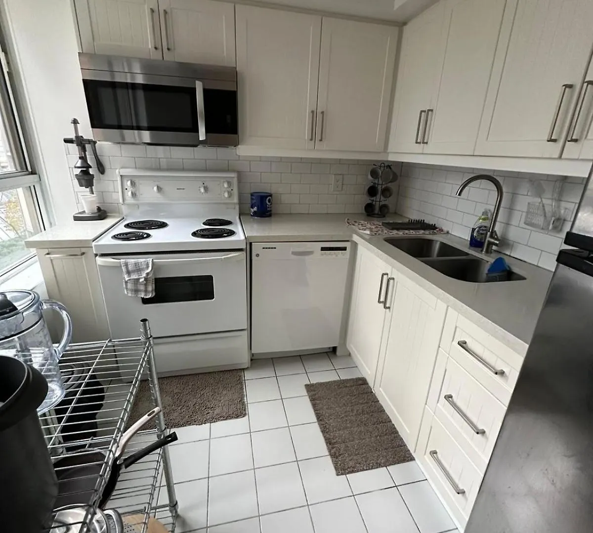 Best Location In Downtown- Walking To Eaton Centre, Nathan Phillips Square, Yonge-Dundas, Ikea,Transit Toronto Apartment